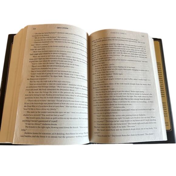 Onyx Storm by Rebecca Yarros — Book 3 in The Empyrean Series (Hardcover, 2024) - Picture 4 of 4